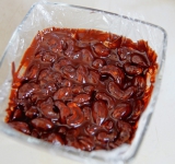 Разровняйте и поставьте в холодильник до застывания (примерно на 40 минут). 
Приятного аппетита!	