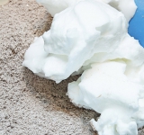 Введите белок в сухую смесь и аккуратно перемешайте.	