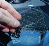 Желатин замочите в воде и оставьте, пока он не набухнет.