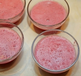 Разложите по формочкам и отправьте в холодильник/морозильник застывать.	