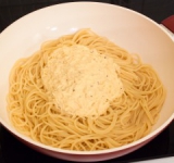 Добавить сырно-сливучную массу.Хорошо перемешать.	