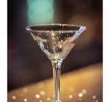 Бокал мартини, коктейльная рюмка  
 
Объем: 90-280 мл 
 
Для коктейлей (Космополитен, Дайкири и пр), ликеров.	