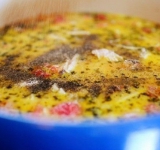 Натрите сыр на мелкой терке. Когда будете разливать суп по тарелочкам- добавьте в каждую порцию тертый сыр, это придаст супу особенный аромат и вкус.	