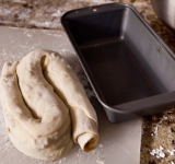 Аккуратно складываем рулет змейкой.