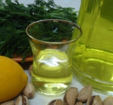 Вначале настойка мутная, но затем выделяется осадок и она становится прозрачно-желтой.