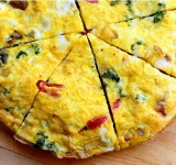 Приятного аппетита!
koketka.by/recepty/item/3388-omlet-s-ovoshchami