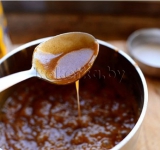 Варим массу еще 5-7 минут, помешивая, соус при этом становиться тягучим и однородным.