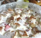 Поверх настилаем пищевую пленку и ставим десерт в холодильник на 3 часа.