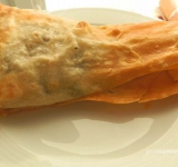 Кладем рыбу на противень и ставим в предварительно разогретую духовку примерно на час. Блюдо готово! Разворачиваем фольгу и подаем рыбу к столу! Приятного аппетита!