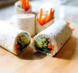 Блюдо готово! Раскладываем на декоративное блюдо и подаем к столу!