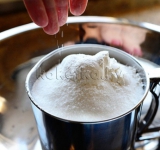 Просеиваем муку, сахар, порошок для выпечки и соль.	