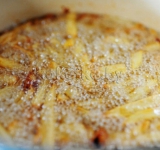 Масло должно полностью покрывать картофель.