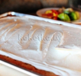 Равномерно распределяем его по всей поверхности.