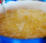 В мультиварку заливаем большое количество масла.