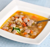 Приятного аппетита! 
 
 koketka.by/recepty/item/1343-sup-s-frikadelkami 	