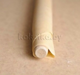 Можно вырезать из теста кружочки для пельменей стаканчиком, или, как показано на фото, обернуть тесто вокруг скалки.