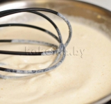 Если соус получился излишне густым – добавляем молоко.