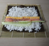 Сычужный сыр, огурец, красная рыба.