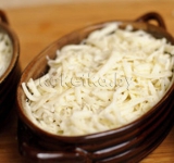 Ставим горшочки в предварительно разогретую духовку.