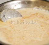 Теперь добавляем сливки и перемешиваем до однородной массы.