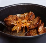 Все хорошо перемешиваем, чтобы ничего не прилипло ко дну.