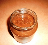 Снимаем кастрюлю с огня, а шоколадную пасту разливаем по баночкам. Из приведенного количества ингредиентов должно получиться около 500 мл. Нутеллы. Приятного аппетита!
koketka.by/master-klass/item/303-nutella-v-domashnikh-usloviyakh