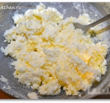 Хорошо вымешиваем массу.