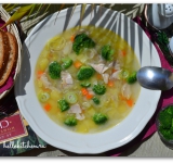 Суп готов, разливаем по тарелкам, сверху выкладываем брокколи уже перед самой подачей. К этому блюду очень хорошо подходят свежие гренки из белого хлеба. Приятного аппетита!
Cсылка на оригинальный рецепт: hellokitchen.ru/5408/kuriniy-sup-s-brokkoli/