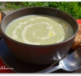 Ароматный крем-суп готов, разливаем по тарелкам и подаем к столу с 1 ст. ложкой сливок. По желанию можно украсить зеленью. Приятного аппетита!
Cсылка на оригинальный рецепт: hellokitchen.ru/4189/sup-pure-iz-luka-poreya/