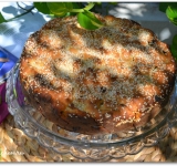 Пирог готов, даем ему немного остыть, нарезаем на порции и подаем к столу! Приятного аппетита!
Cсылка на оригинальный рецепт: hellokitchen.ru/3723/tvorogno-yablochniy-pirog/