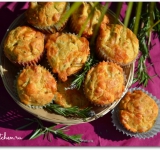 Немного напоминают мясные пирожки, но с более изысканным, пряным вкусом. Приятного аппетита!
Cсылка на оригинальный рецепт: hellokitchen.ru/3823/muffini-s-vetchinoy-sirom-i-pryanimi-travami/