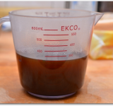 Завариваем кофе, лучше в гейзерной кофеварке, если ее нет, то можно сварить обычный кофе, главное чтобы он был заварной а не растворимый. Готовый кофе переливаем в отдельную посуду и остужаем. Добавляем ром (по желанию можно и опустить).