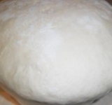 Тесто накрываем и оставляем подниматься на 20 минут.