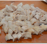 Остывшее филе нарезаем крупными кусочками в 1,5 – 2 см.