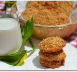 Получается достаточно много домашнего овсяного печенья, оно прекрасно подходит к холодному молоку или горячему чаю. Приятного аппетита! 
 
Cсылка на оригинальный рецепт:  hellokitchen.ru/2608/ovsianoe-pechenie/ 	