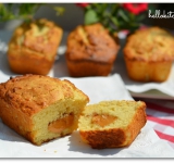 Нежные кексы с легкой текстурой и приятной начинкой готовы. Они прекрасно подойдут к утреннему чаепитию. Приятного аппетита!
Cсылка на оригинальный рецепт: hellokitchen.ru/1786/keksi-so-sgushenkoy/