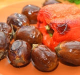 Запеченные овощи достаем из духовки и остужаем.