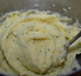 Взбиваем пюре до пышной массы.