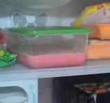 Ставим лоток в морозилку на 2 часа.