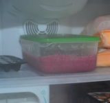 На два часа убираем лоток в морозилку.