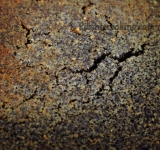 Форму ставим в предварительно разогретую до 180 градусов духовку и выпекаем до готовности 25-30 минут. Степень готовности определяем зубочисткой. Поверхность коржа потрескается, так и должно быть. Корж полностью остужаем, не вынимая из формы.