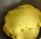 В глубокую миску помещаем все ингредиенты для теста.