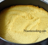 Ставим форму с тортом в предварительно разогретую духовку и выпекаем до румяности. Форму извлекаем и даем полностью остыть.	