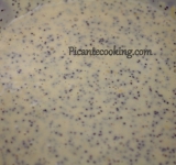 Хорошо перемешиваем тесто до однородности.