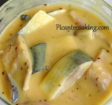 Рыбное филе нарежьте на порционные кусочки и аккуратно выложите в маринад так, чтобы каждый кусочек был равномерно покрыт соусом. Переложите в герметичную посуду, закройте крышкой и уберите в холодильник часов на 12, чтобы сельдь тщательно промариновалась.	