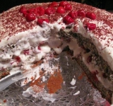 Нежный, легкий, воздушный торт с маком и вишней готов, приятного чаепития!
Cсылка на оригинальный рецепт: www.picantecooking.com/recipe/makovyi-tort-imeninnyi-tort-moego-muzha