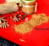 Готовую смесь перекладываем в герметичную емкость, срок хранения примерно 6 месяцев. Специи готовы, используйте по назначению по мере надобности. Вкусных и ярких Вам блюд!
Cсылка на оригинальный рецепт: www.picantecooking.com/recipe/kitaiskaya-smes-spetsii-5-spetsii