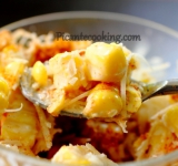 Раскладываем кукурузу по сервировочным стаканам, поверх посыпаем тертым сыром и молотым перцем. Удивительное мексиканское блюдо готово, можно подавать к столу! Приятного аппетита! 
 
Cсылка на оригинальный рецепт:  www.picantecooking.com/recipe/eskite-esquite 	