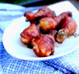 Выкладываем готовые ножки на блюдо и горячими подаем к столу! Приятного аппетита!
Cсылка на оригинальный рецепт: www.picantecooking.com/recipe/pikantnye-kurinye-nozhki