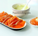 Подавайте с соусом, для приготовления которого смешайте васаби с майонезом. Приятного аппетита!
Ссылка на источник рецепта: www.picantecooking.com/recipe/semga-malosolnaya-s-vasabi-i-imbirem